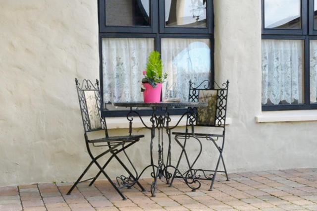 Гостевой дом The Courtyard Guesthouse Бунратти-14