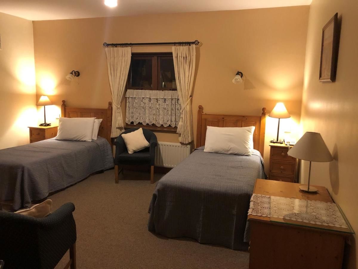 Гостевой дом The Courtyard Guesthouse Бунратти-10